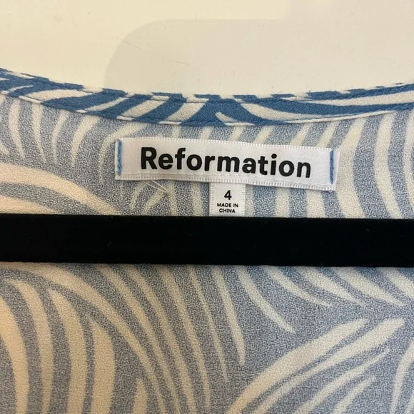 Reformation Rilynn Dress- Wave Print - Picture 3 of 4